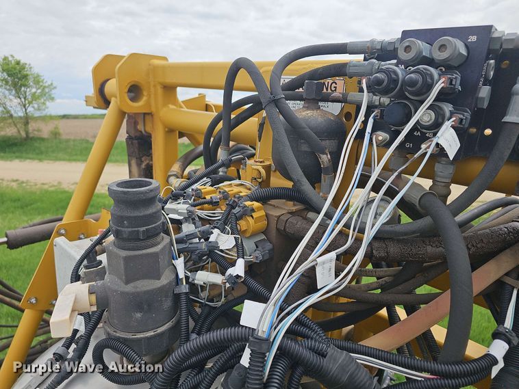 image for item DO7929 2005 RoGator 1074 sprayer