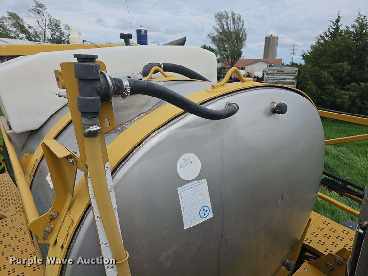 image for item DO7929 2005 RoGator 1074 sprayer