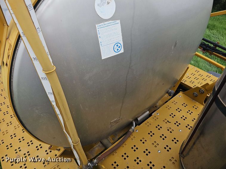 image for item DO7929 2005 RoGator 1074 sprayer