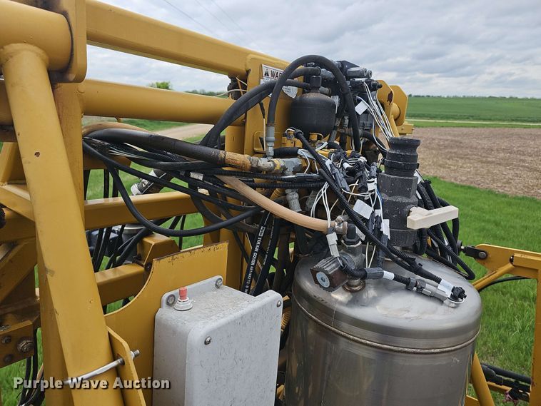 image for item DO7929 2005 RoGator 1074 sprayer