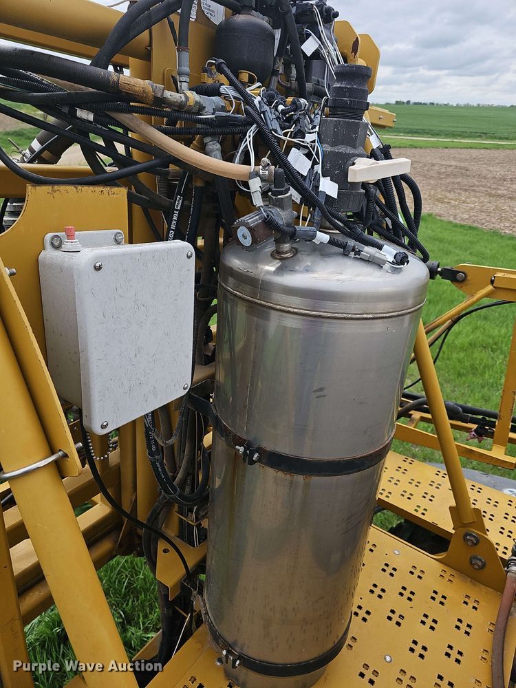 image for item DO7929 2005 RoGator 1074 sprayer