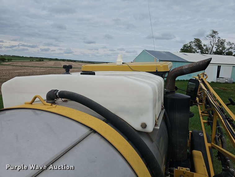 image for item DO7929 2005 RoGator 1074 sprayer