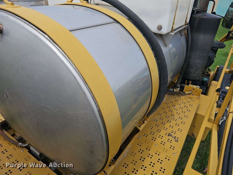 image for item DO7929 2005 RoGator 1074 sprayer