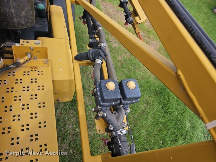 image for item DO7929 2005 RoGator 1074 sprayer