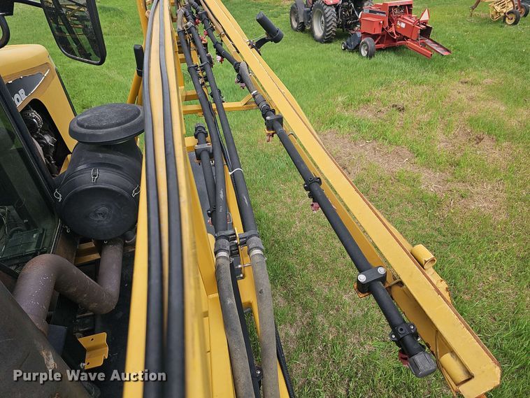 image for item DO7929 2005 RoGator 1074 sprayer