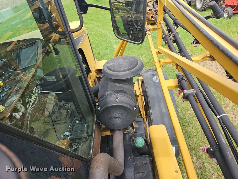 image for item DO7929 2005 RoGator 1074 sprayer