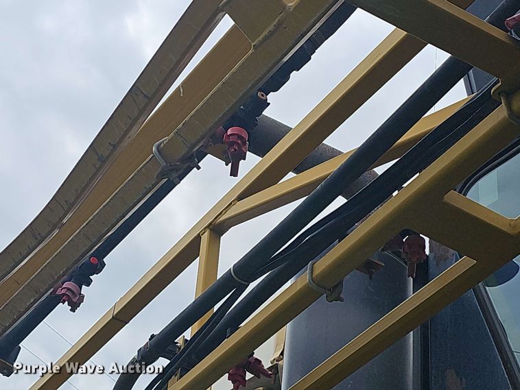 image for item DO7929 2005 RoGator 1074 sprayer