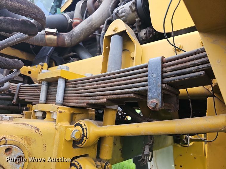 image for item DO7929 2005 RoGator 1074 sprayer