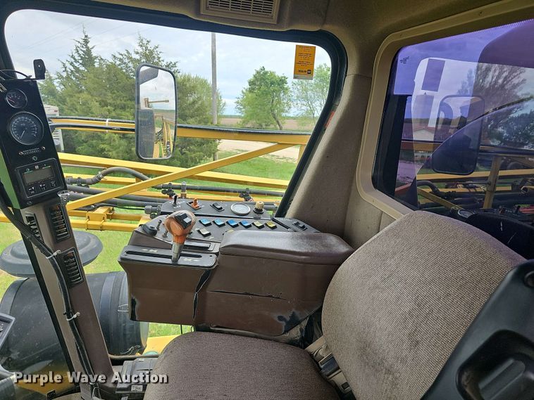 image for item DO7929 2005 RoGator 1074 sprayer