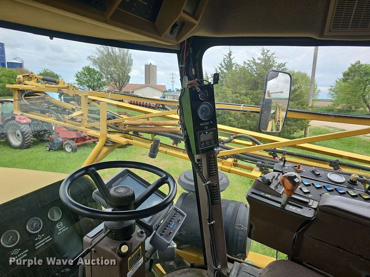 image for item DO7929 2005 RoGator 1074 sprayer