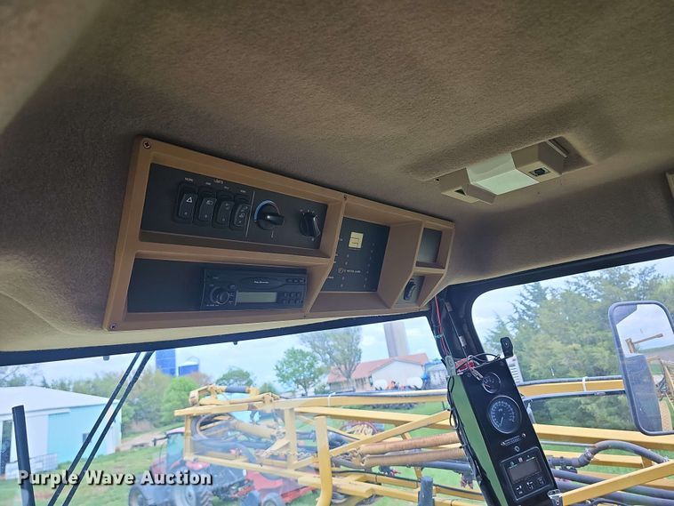 image for item DO7929 2005 RoGator 1074 sprayer