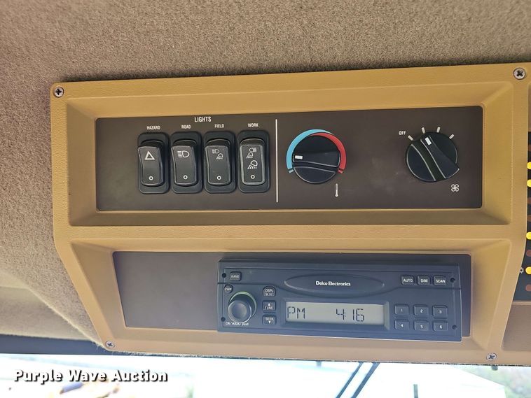 image for item DO7929 2005 RoGator 1074 sprayer