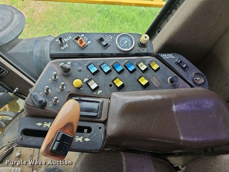 image for item DO7929 2005 RoGator 1074 sprayer