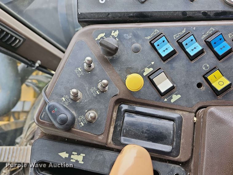 image for item DO7929 2005 RoGator 1074 sprayer