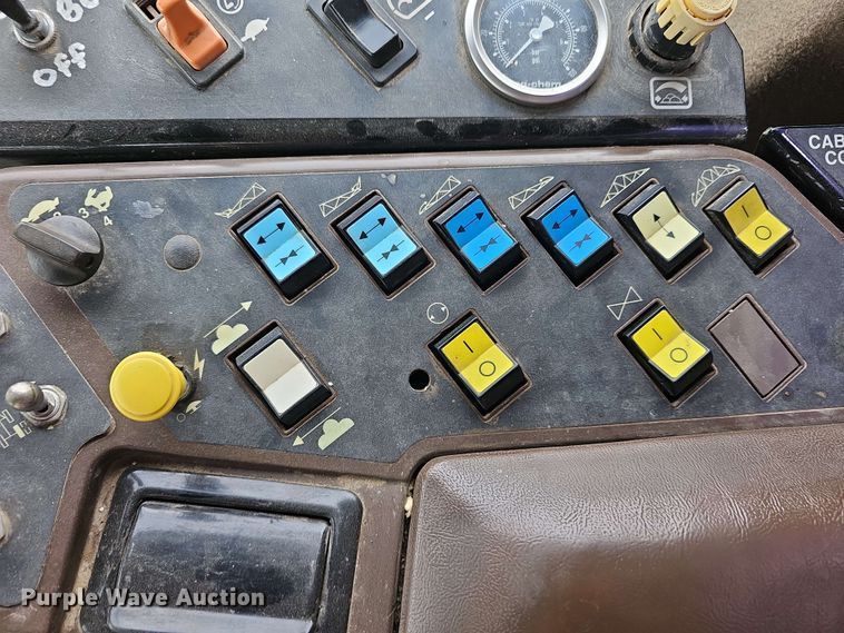 image for item DO7929 2005 RoGator 1074 sprayer