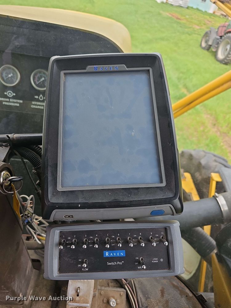 image for item DO7929 2005 RoGator 1074 sprayer