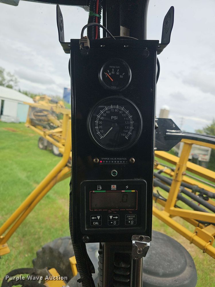 image for item DO7929 2005 RoGator 1074 sprayer