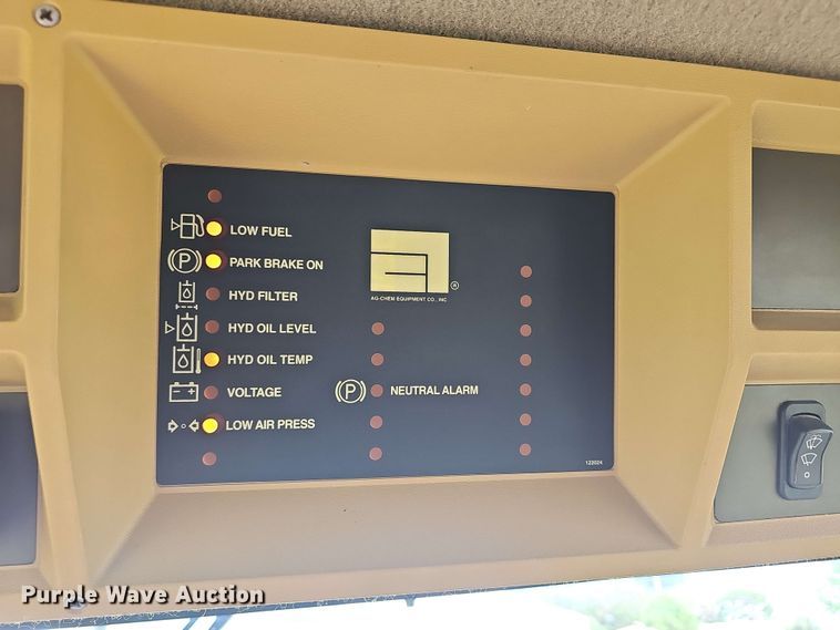 image for item DO7929 2005 RoGator 1074 sprayer