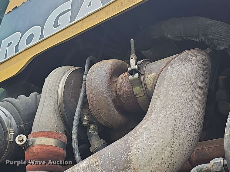 image for item DO7929 2005 RoGator 1074 sprayer