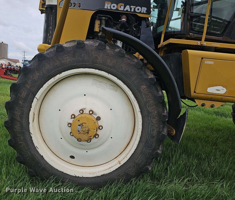 image for item DO7929 2005 RoGator 1074 sprayer