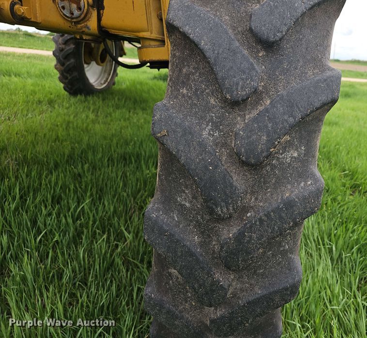 image for item DO7929 2005 RoGator 1074 sprayer