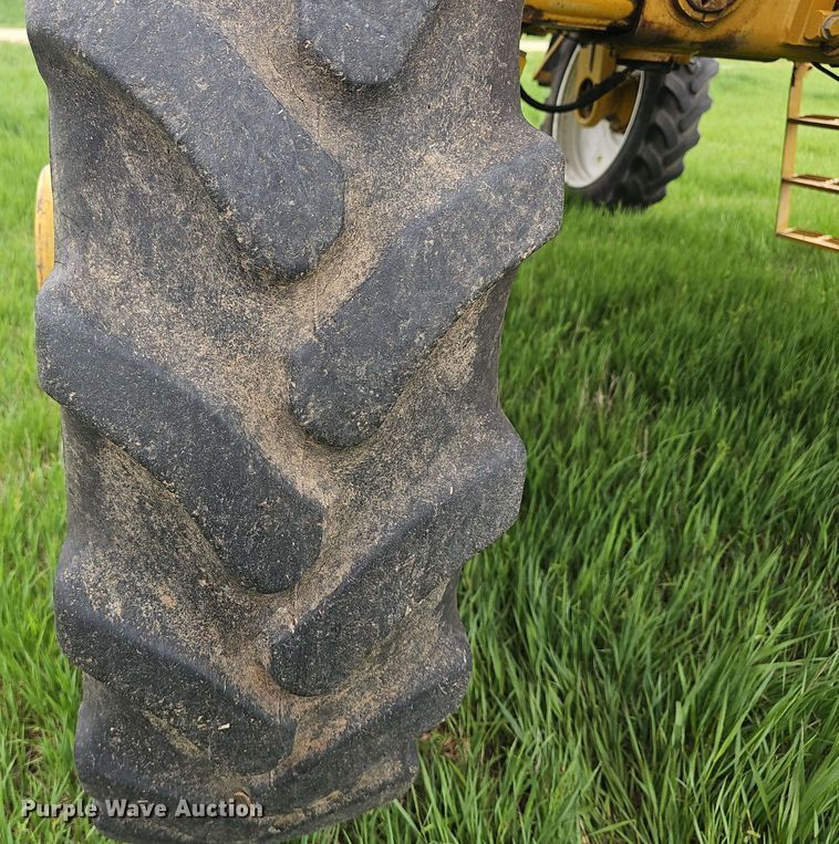 image for item DO7929 2005 RoGator 1074 sprayer