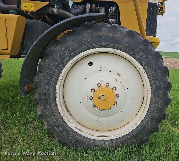 image for item DO7929 2005 RoGator 1074 sprayer