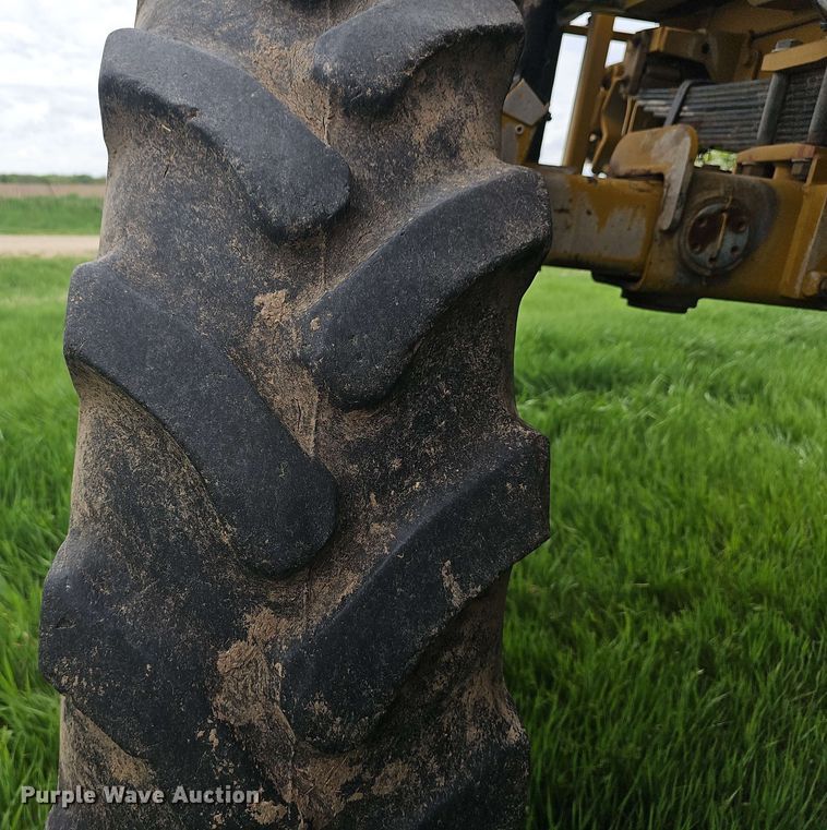 image for item DO7929 2005 RoGator 1074 sprayer