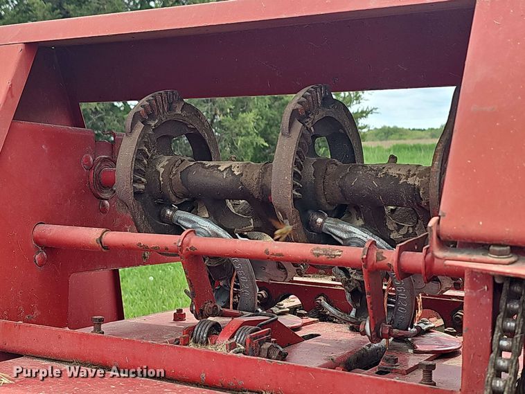image for item DO7930 1988 Case IH 8530A12 small square baler