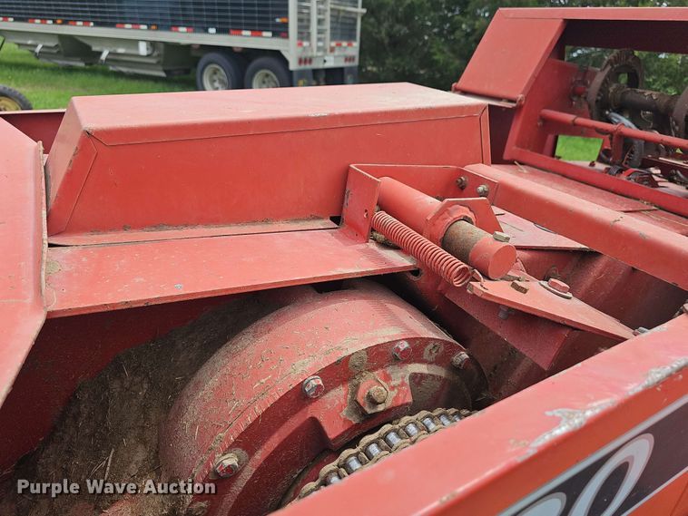 image for item DO7930 1988 Case IH 8530A12 small square baler