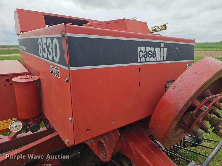 image for item DO7930 1988 Case IH 8530A12 small square baler
