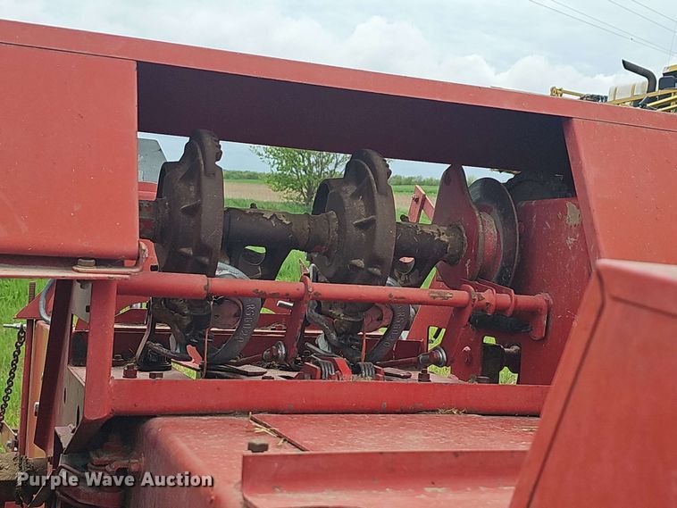 image for item DO7930 1988 Case IH 8530A12 small square baler