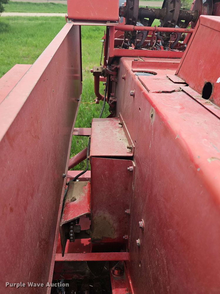 image for item DO7930 1988 Case IH 8530A12 small square baler