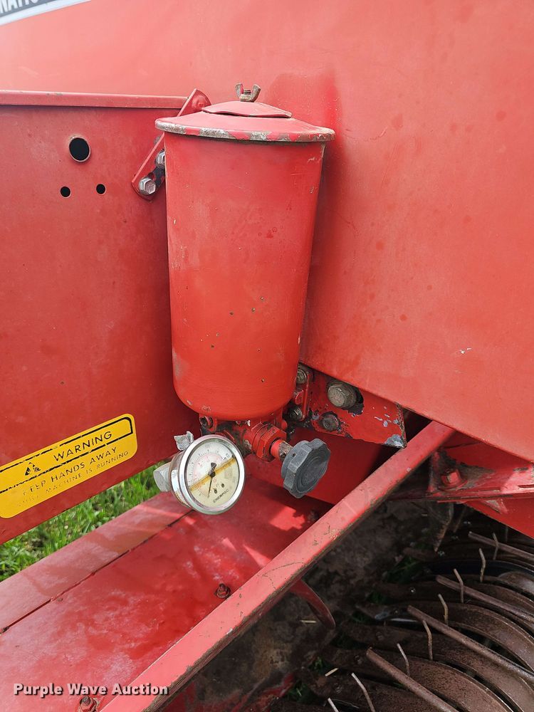 image for item DO7930 1988 Case IH 8530A12 small square baler