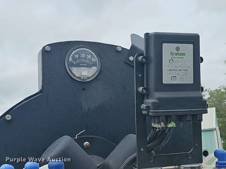 image for item DO7946 Case IH 1200 no-till planter