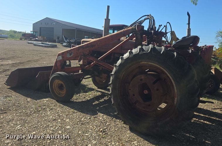 image for item DO7947 1948 International Harvester Farmall M tractor