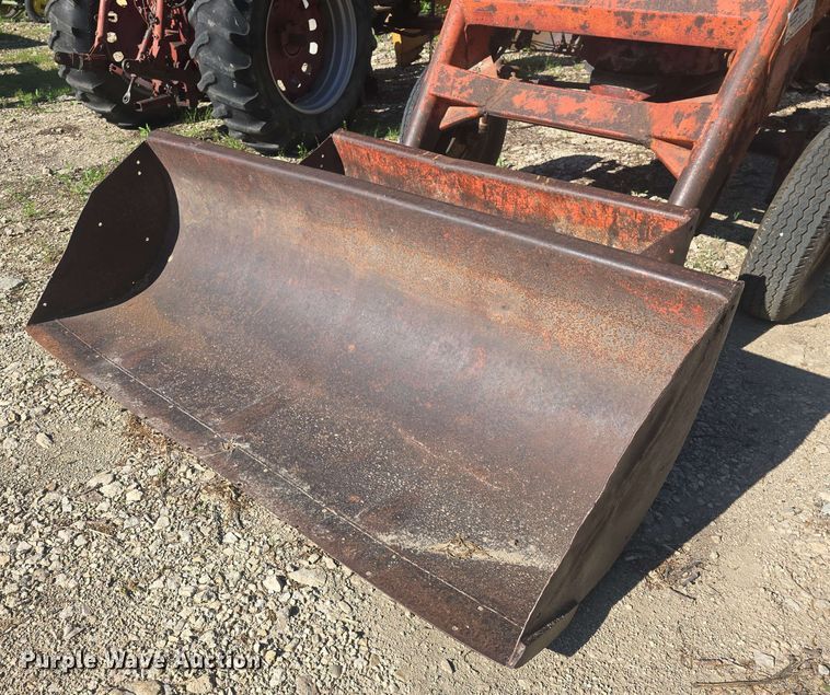 image for item DO7947 1948 International Harvester Farmall M tractor