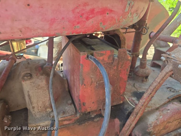 image for item DO7947 1948 International Harvester Farmall M tractor