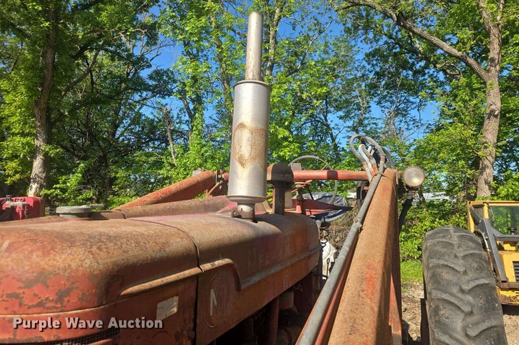 image for item DO7947 1948 International Harvester Farmall M tractor