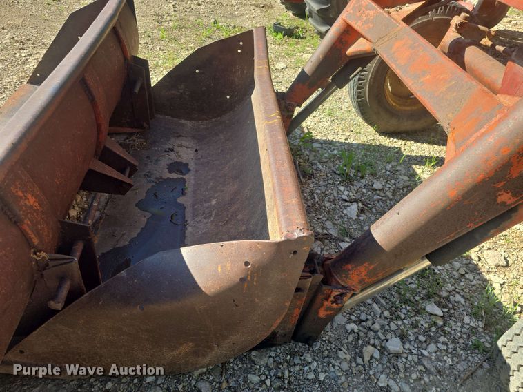 image for item DO7947 1948 International Harvester Farmall M tractor