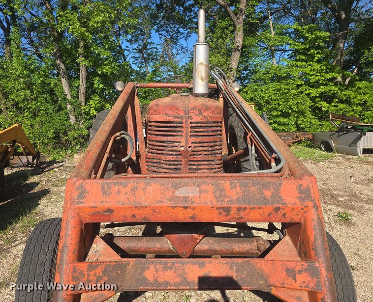 image for item DO7947 1948 International Harvester Farmall M tractor