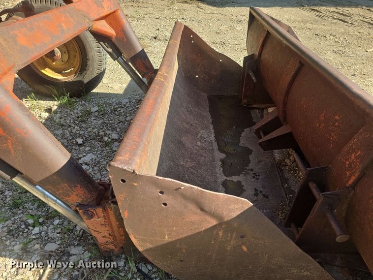 image for item DO7947 1948 International Harvester Farmall M tractor