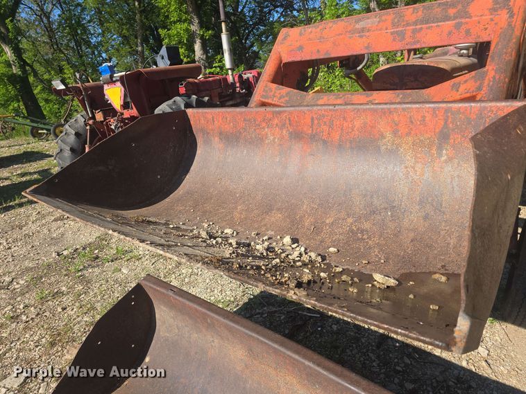 image for item DO7947 1948 International Harvester Farmall M tractor