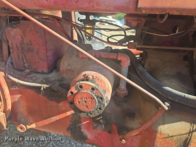 image for item DO7947 1948 International Harvester Farmall M tractor