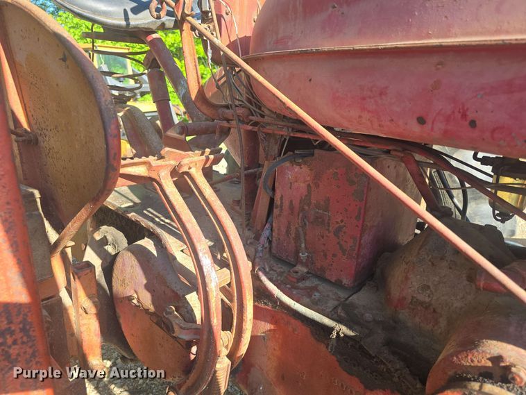 image for item DO7947 1948 International Harvester Farmall M tractor