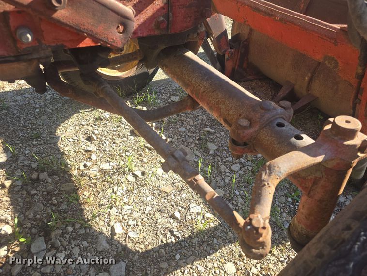 image for item DO7947 1948 International Harvester Farmall M tractor