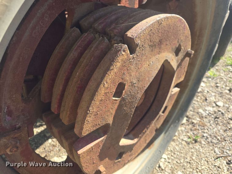 image for item DO7947 1948 International Harvester Farmall M tractor