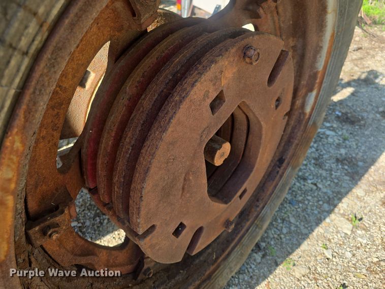 image for item DO7947 1948 International Harvester Farmall M tractor