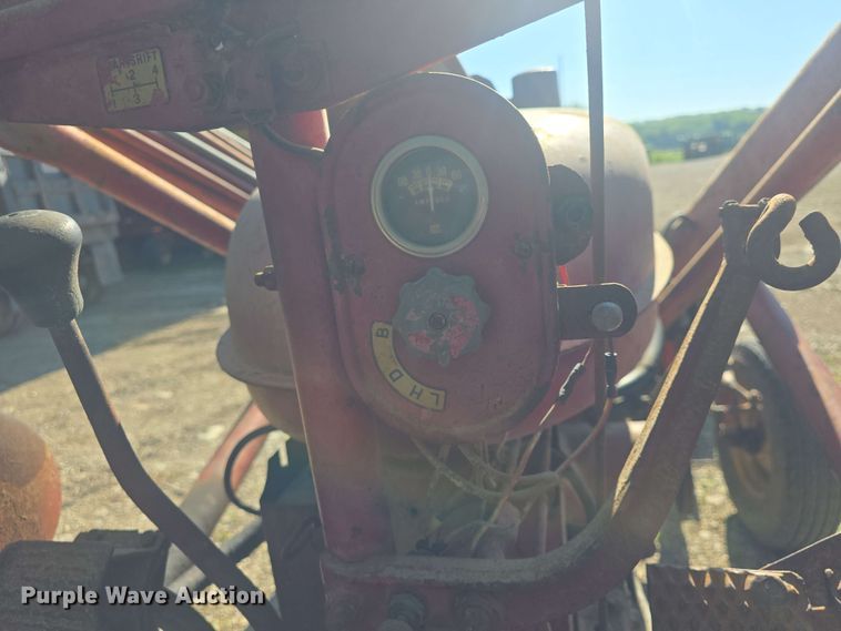 image for item DO7947 1948 International Harvester Farmall M tractor