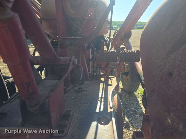 image for item DO7947 1948 International Harvester Farmall M tractor